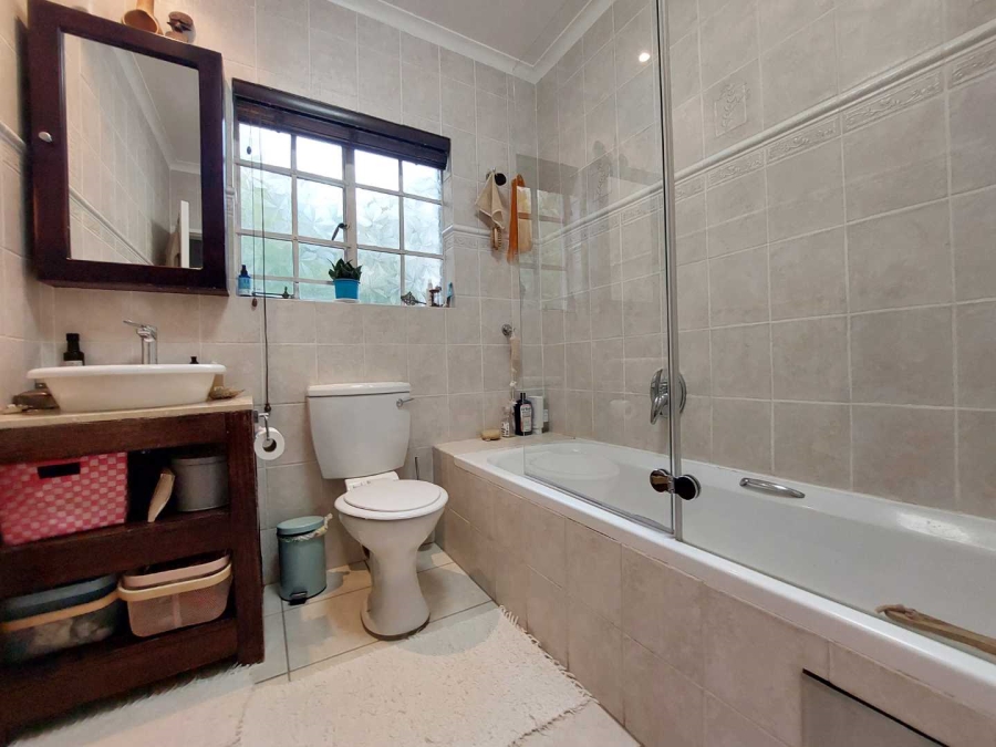 2 Bedroom Property for Sale in Morningside Manor Gauteng