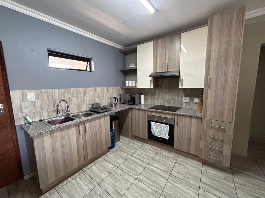 To Let 2 Bedroom Property for Rent in Blue Hills Gauteng