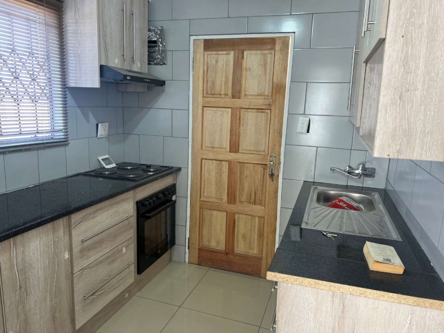 3 Bedroom Property for Sale in Roodekop Gauteng