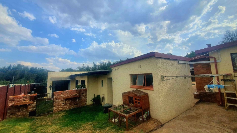 4 Bedroom Property for Sale in South Crest Gauteng