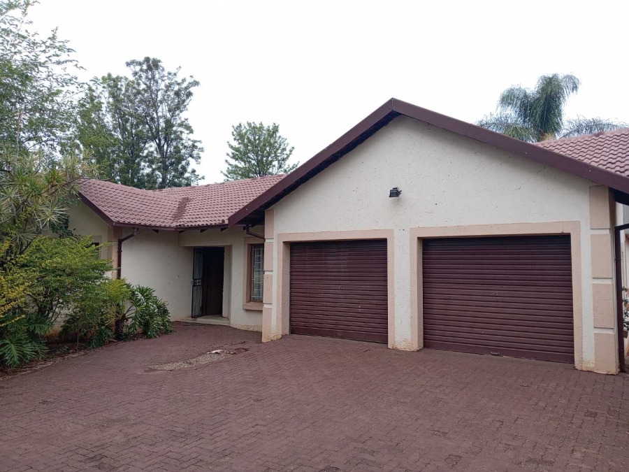 6 Bedroom Property for Sale in Karenpark Gauteng