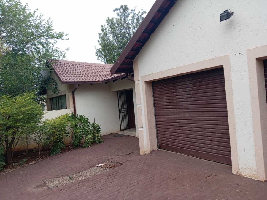 6 Bedroom Property for Sale in Karenpark Gauteng