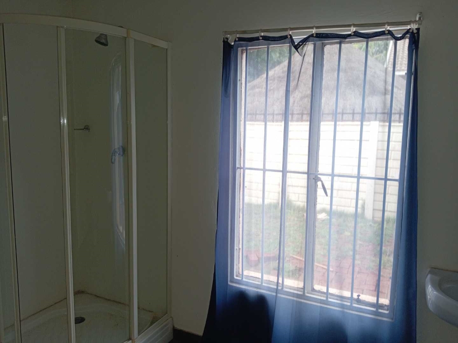 6 Bedroom Property for Sale in Karenpark Gauteng