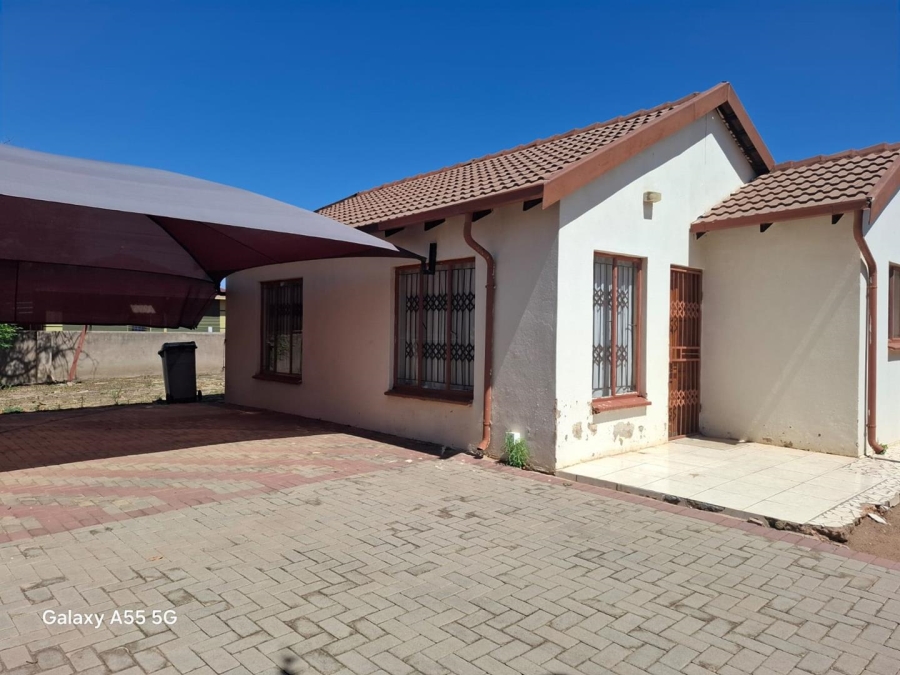 2 Bedroom Property for Sale in Rosslyn Gauteng