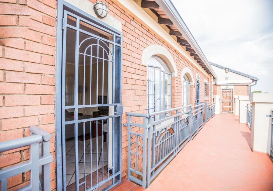 2 Bedroom Property for Sale in Mooikloof Gauteng