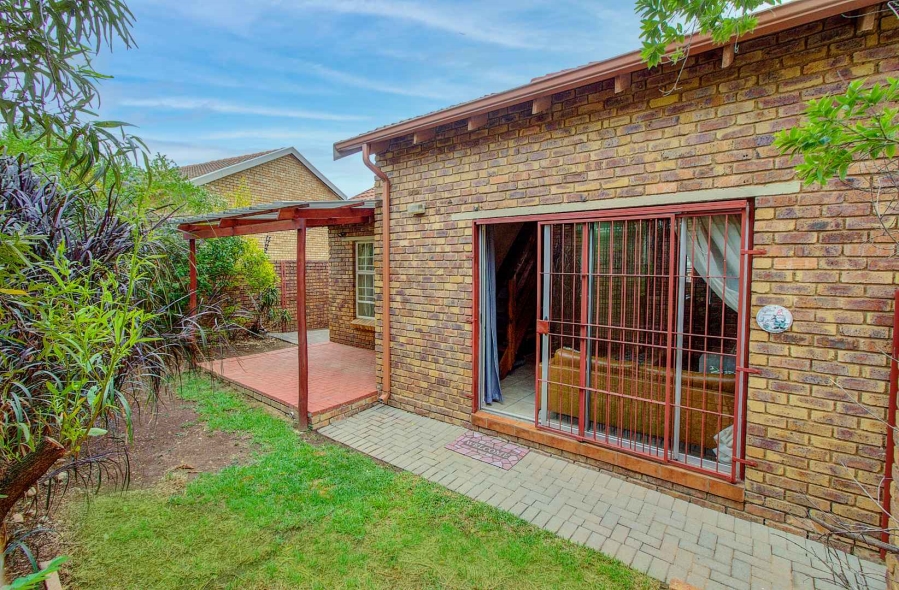 3 Bedroom Property for Sale in Wilgeheuwel Gauteng