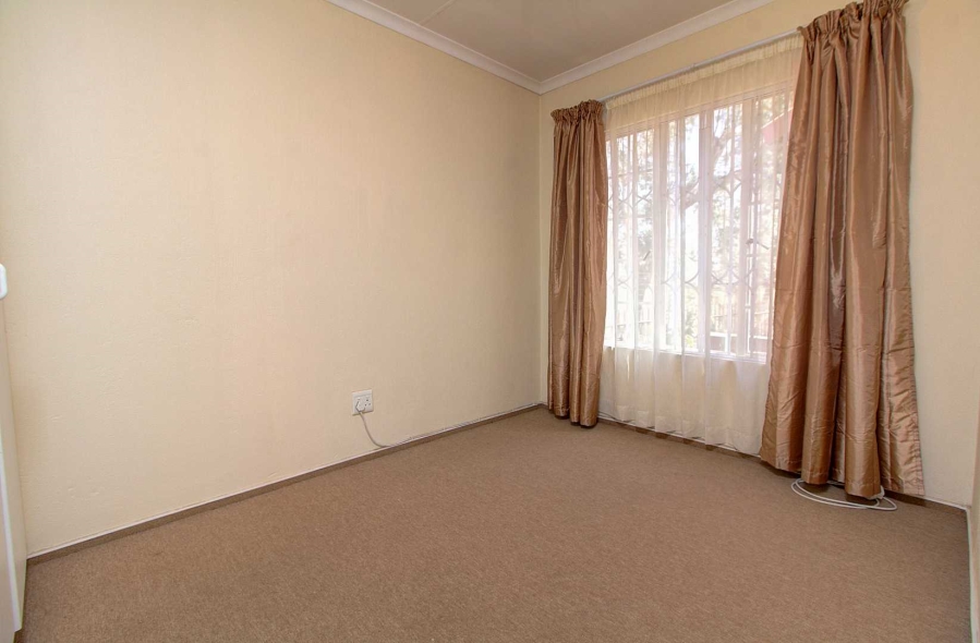 2 Bedroom Property for Sale in Wilgeheuwel Gauteng