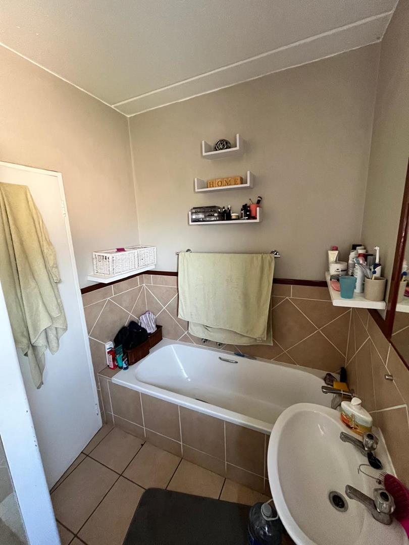 To Let 2 Bedroom Property for Rent in Pineslopes Gauteng