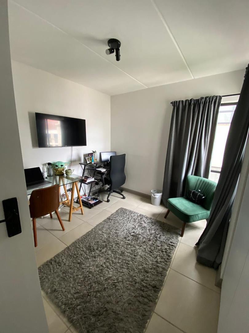 2 Bedroom Property for Sale in Erand Gardens Gauteng