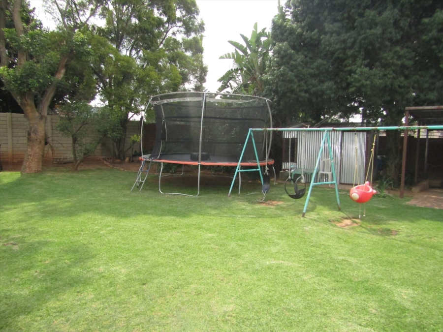 To Let 3 Bedroom Property for Rent in Sandringham Gauteng