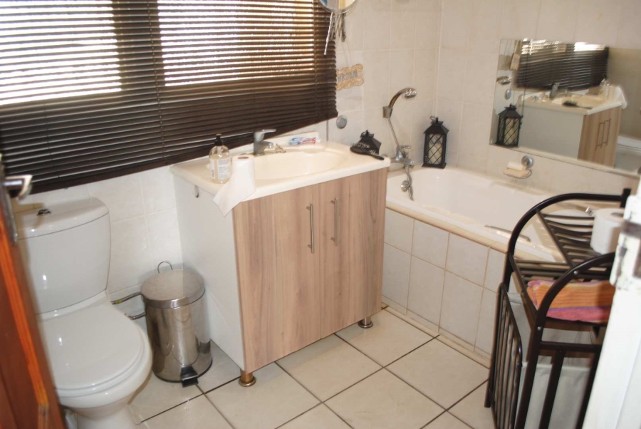 3 Bedroom Property for Sale in Helderstrome AH Gauteng