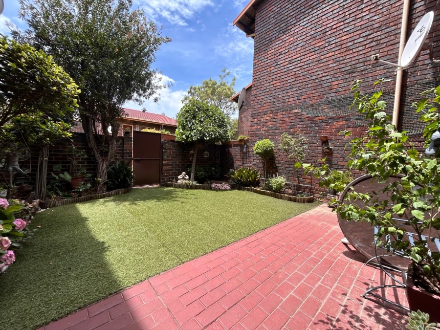 3 Bedroom Property for Sale in Brackenhurst Gauteng