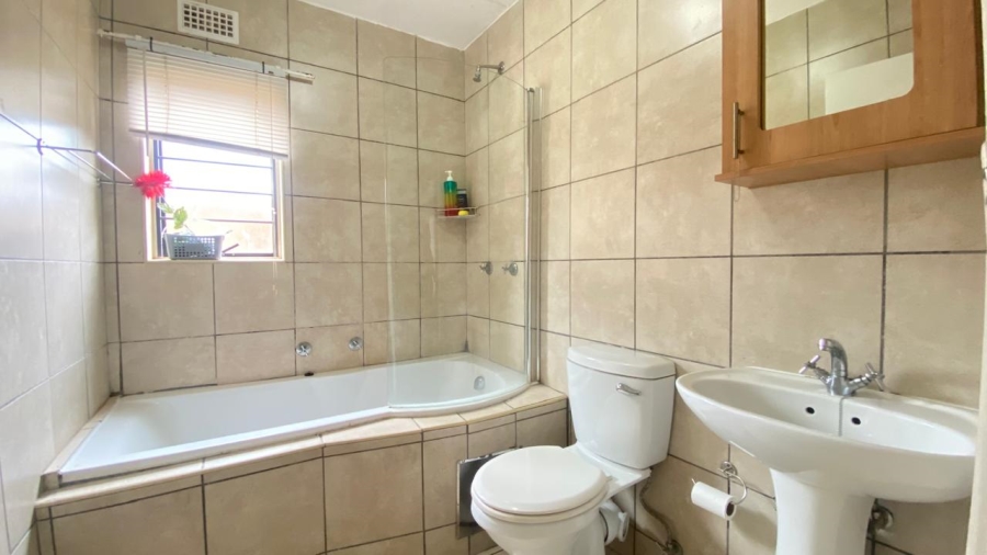 2 Bedroom Property for Sale in Olympus AH Gauteng