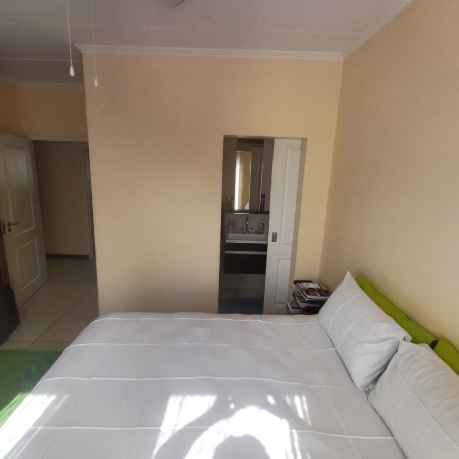 To Let 2 Bedroom Property for Rent in Fourways Gauteng