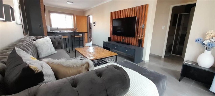 To Let 2 Bedroom Property for Rent in Vorna Valley Gauteng