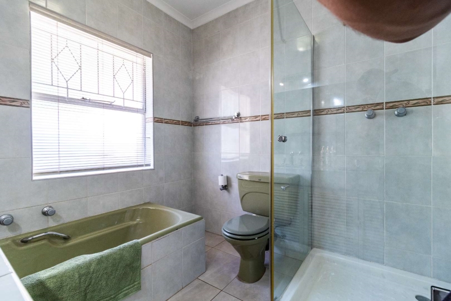 4 Bedroom Property for Sale in Glenvista Gauteng