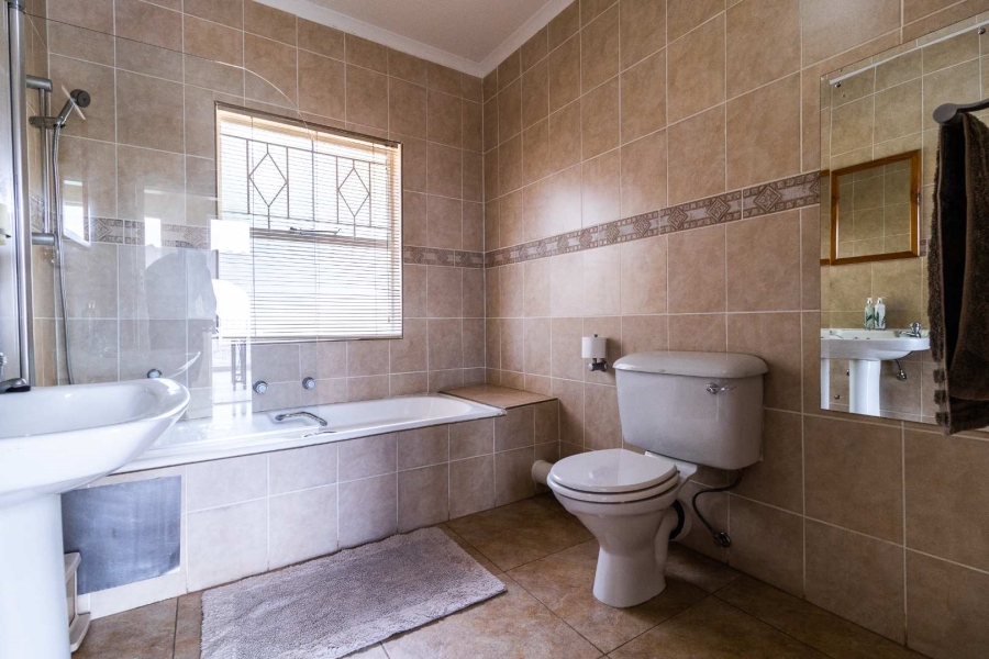 4 Bedroom Property for Sale in Glenvista Gauteng