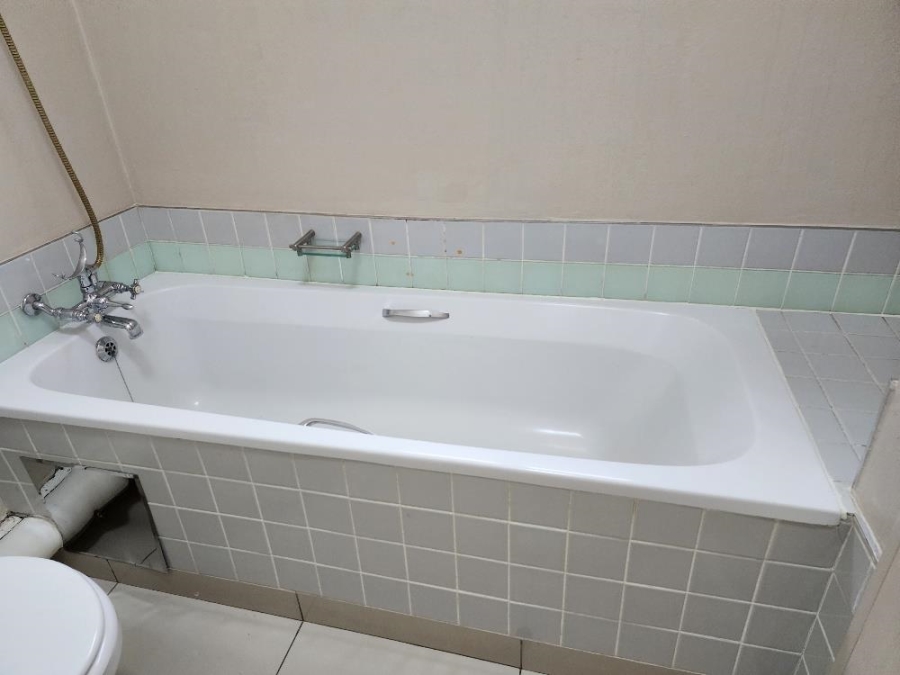 To Let 2 Bedroom Property for Rent in Parktown North Gauteng