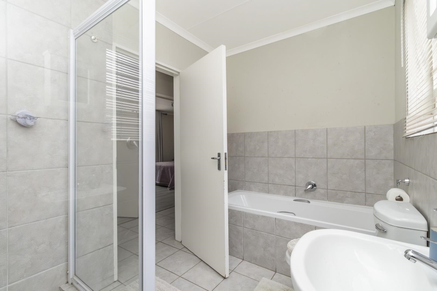 3 Bedroom Property for Sale in Wilgeheuwel Gauteng