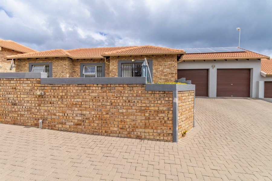 3 Bedroom Property for Sale in Wilgeheuwel Gauteng