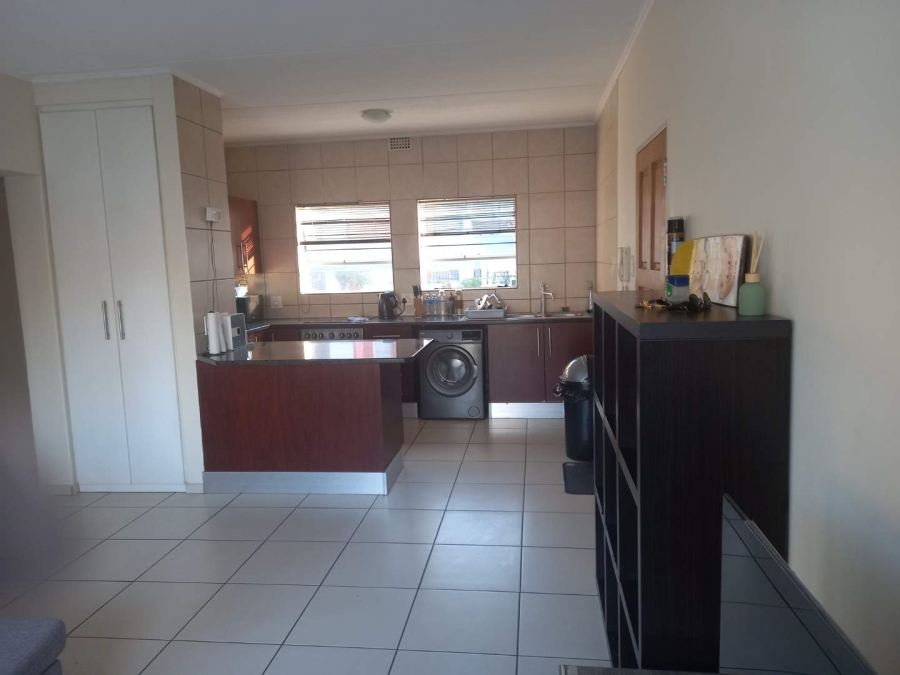 To Let 2 Bedroom Property for Rent in Randburg Gauteng