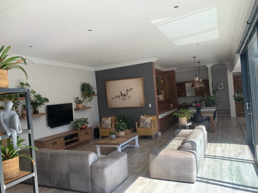 4 Bedroom Property for Sale in Midstream Ridge Gauteng