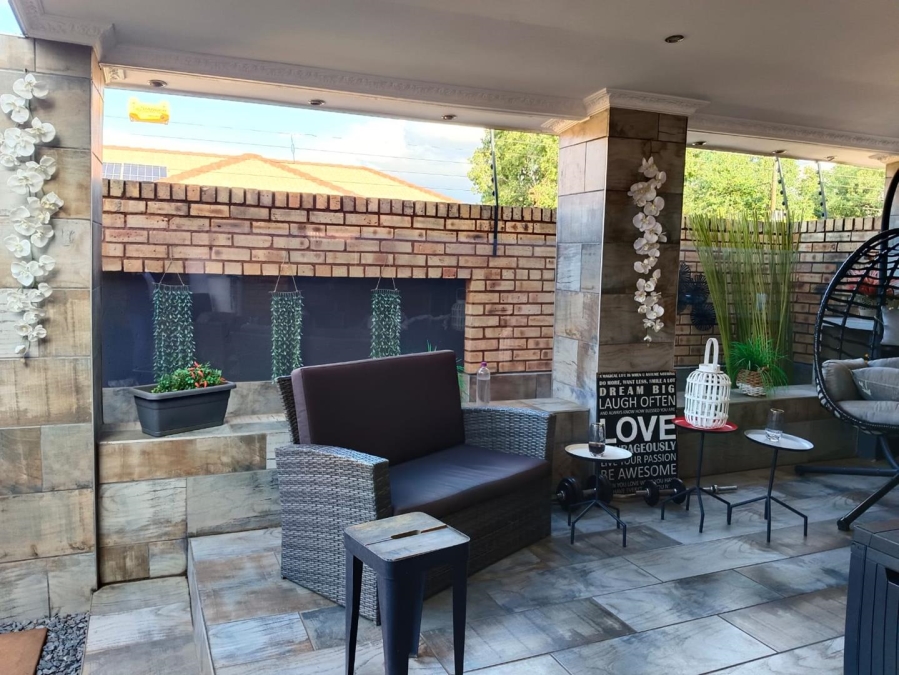 To Let 3 Bedroom Property for Rent in New Redruth Gauteng