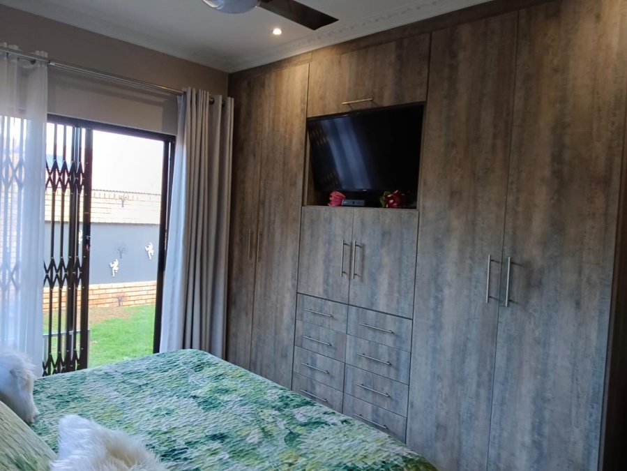 To Let 3 Bedroom Property for Rent in New Redruth Gauteng