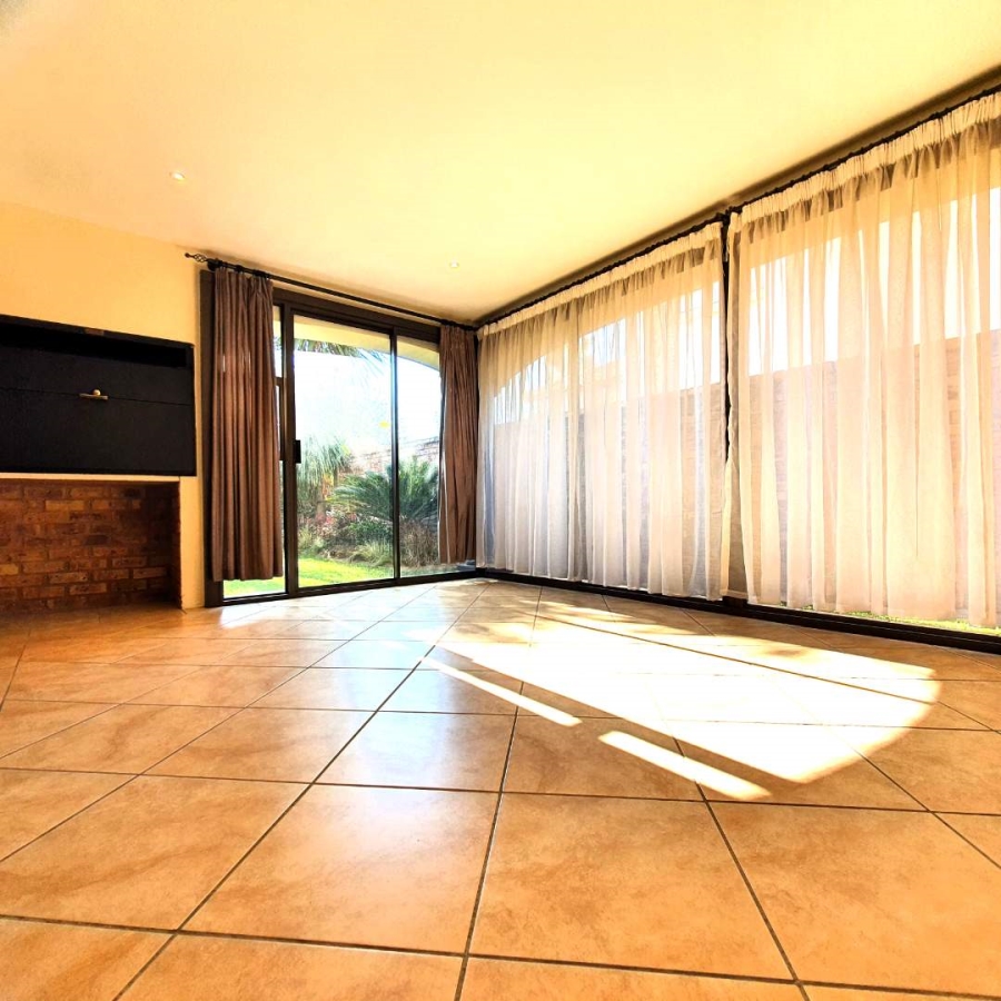 3 Bedroom Property for Sale in Beyerspark Gauteng