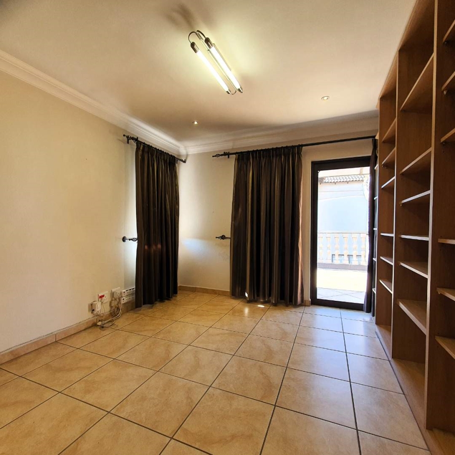 3 Bedroom Property for Sale in Beyerspark Gauteng