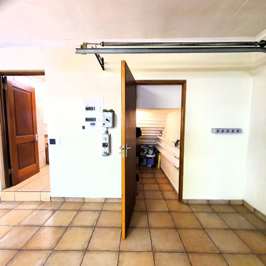 3 Bedroom Property for Sale in Beyerspark Gauteng