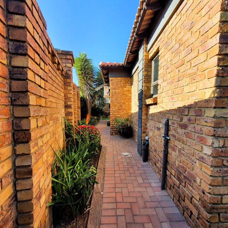 3 Bedroom Property for Sale in Beyerspark Gauteng