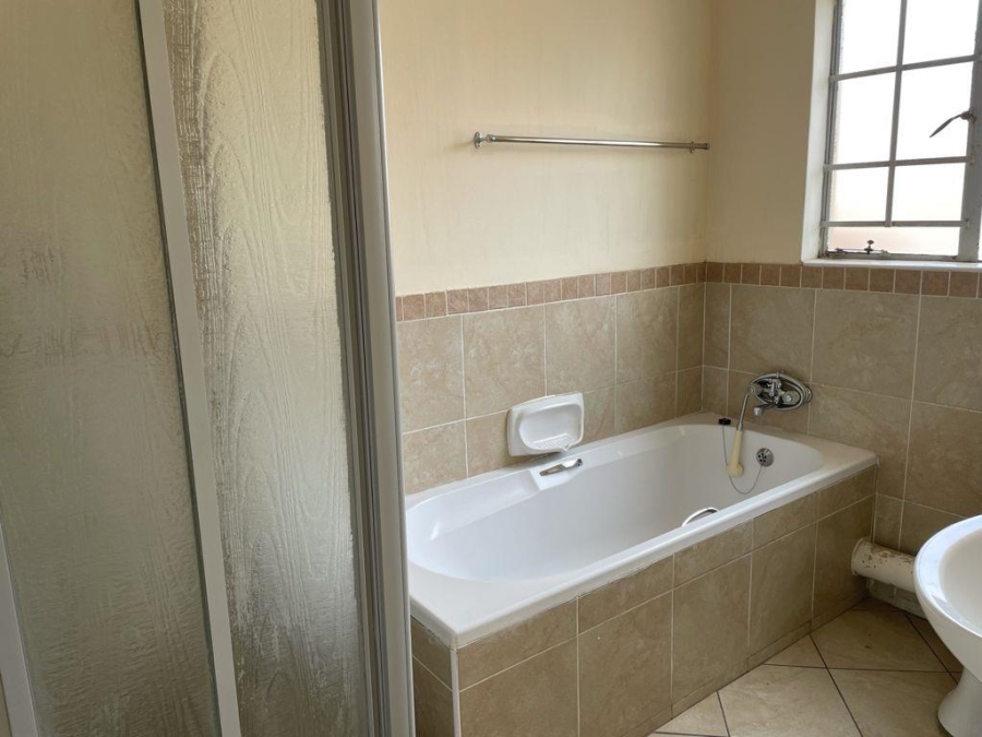 2 Bedroom Property for Sale in Noordwyk Gauteng