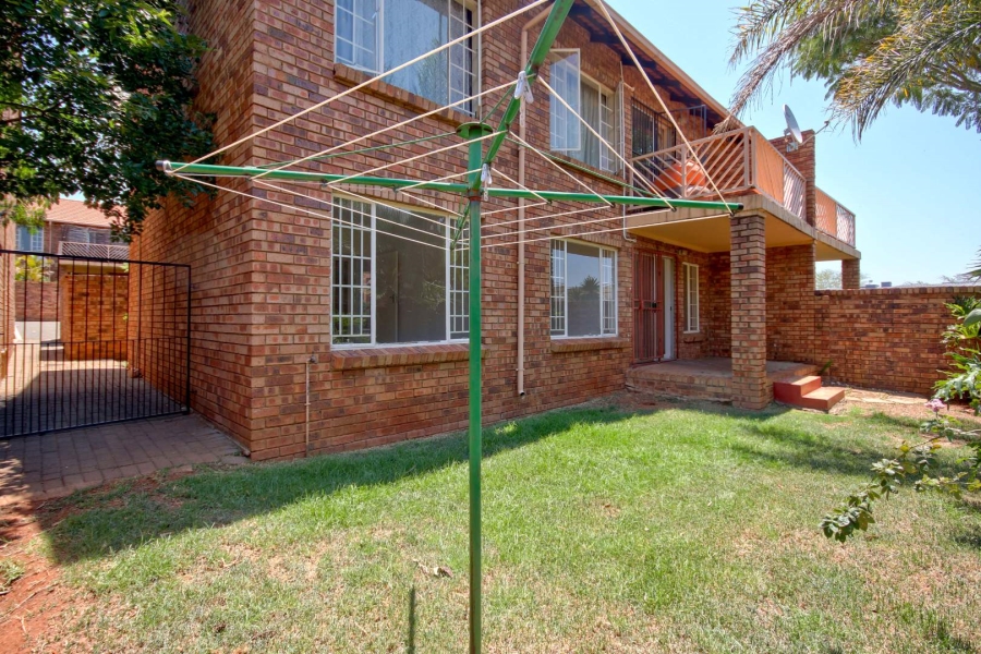 To Let 2 Bedroom Property for Rent in Faerie Glen Gauteng