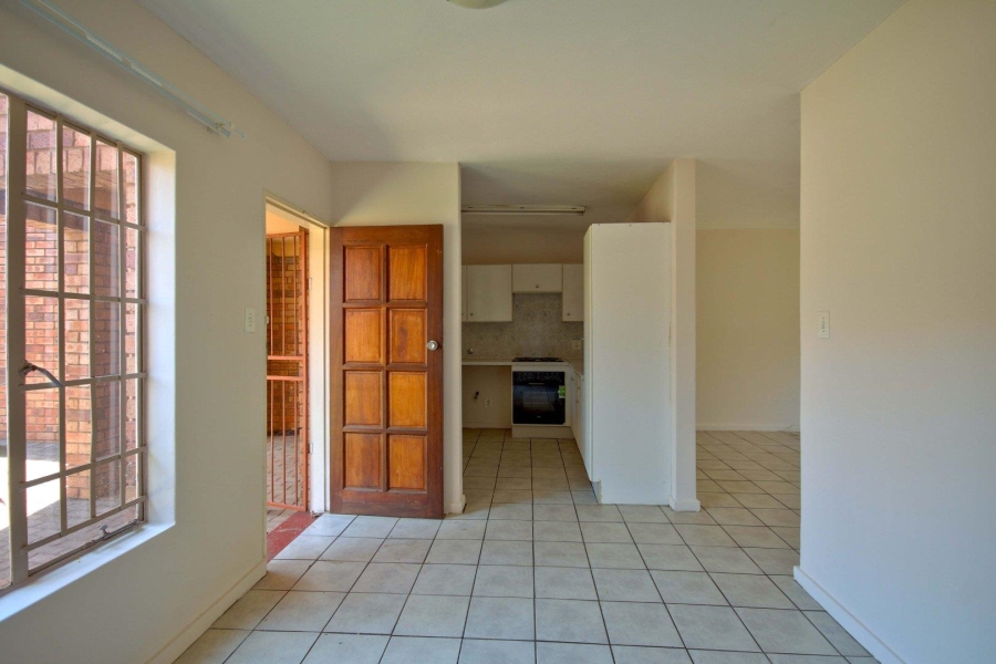 To Let 2 Bedroom Property for Rent in Faerie Glen Gauteng