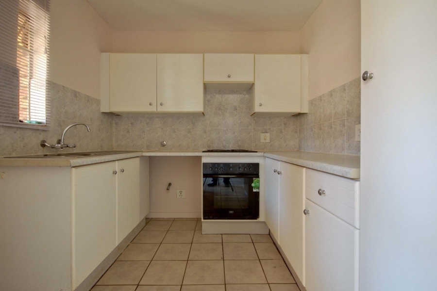 To Let 2 Bedroom Property for Rent in Faerie Glen Gauteng