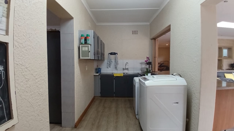 4 Bedroom Property for Sale in Glen Marais Gauteng