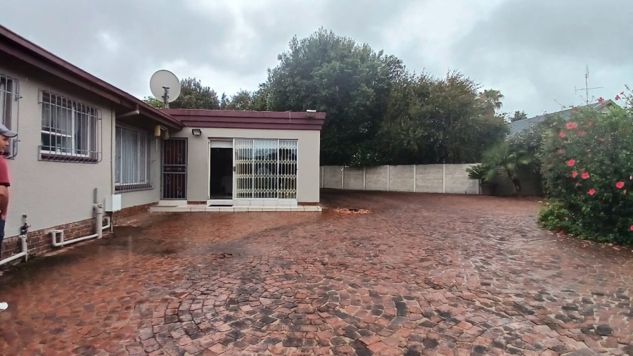 4 Bedroom Property for Sale in Glen Marais Gauteng