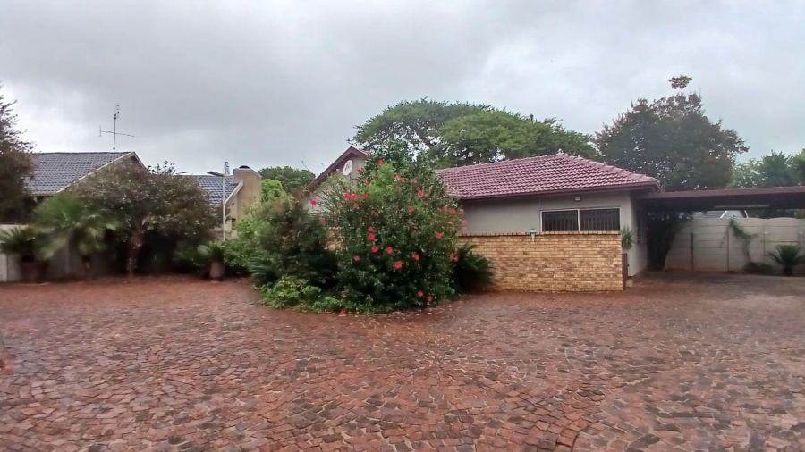 4 Bedroom Property for Sale in Glen Marais Gauteng