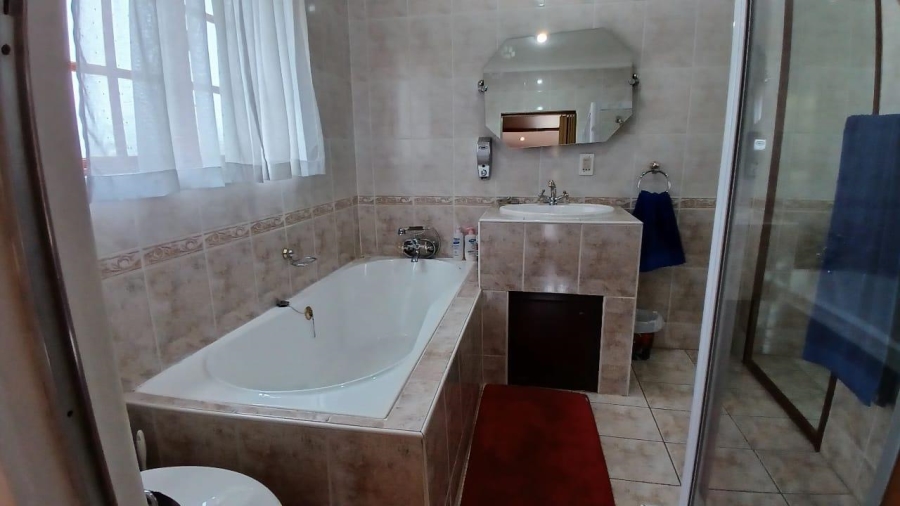 4 Bedroom Property for Sale in Glen Erasmia Gauteng