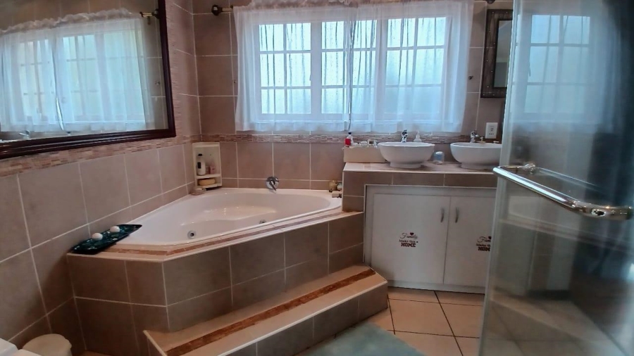 4 Bedroom Property for Sale in Glen Erasmia Gauteng