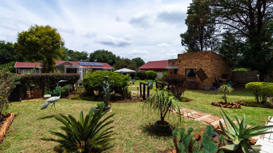 3 Bedroom Property for Sale in Dersley Gauteng