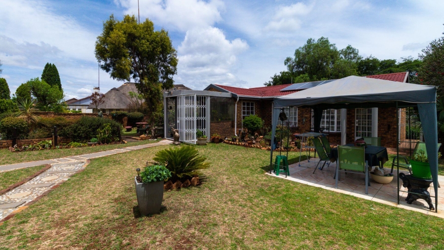 3 Bedroom Property for Sale in Dersley Gauteng