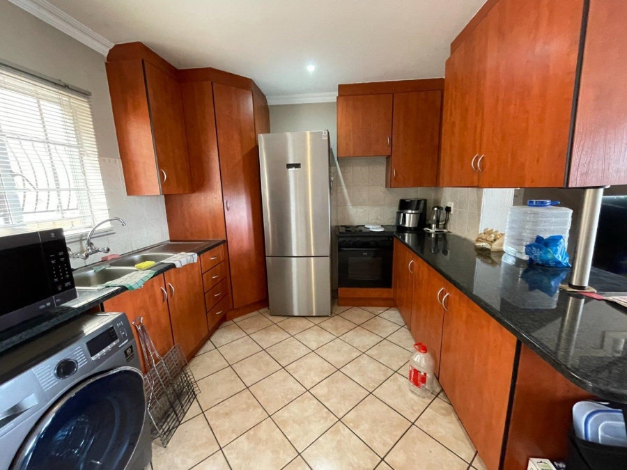 To Let 1 Bedroom Property for Rent in La Montagne Gauteng