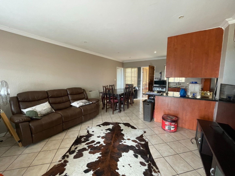 To Let 1 Bedroom Property for Rent in La Montagne Gauteng