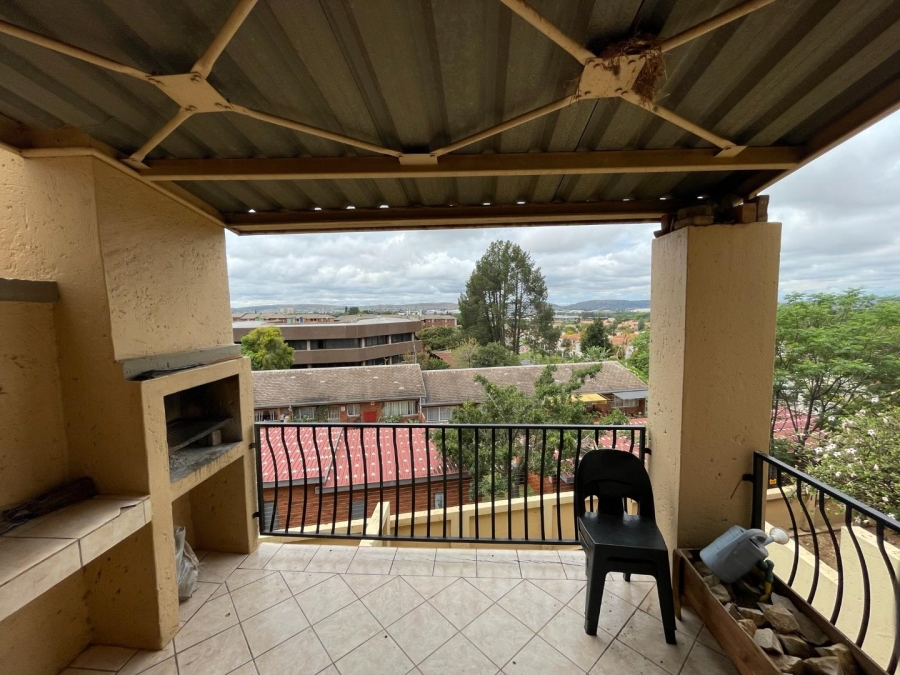 To Let 1 Bedroom Property for Rent in La Montagne Gauteng