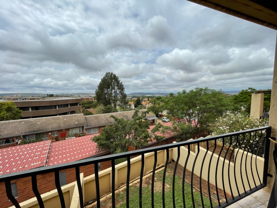 To Let 1 Bedroom Property for Rent in La Montagne Gauteng