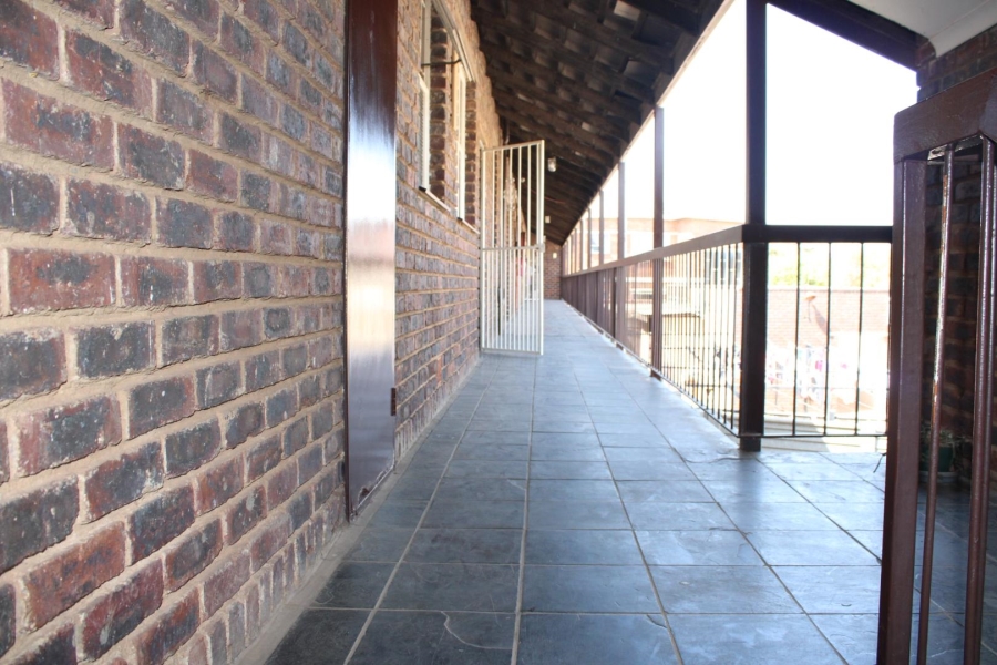 To Let 3 Bedroom Property for Rent in Horison View Gauteng