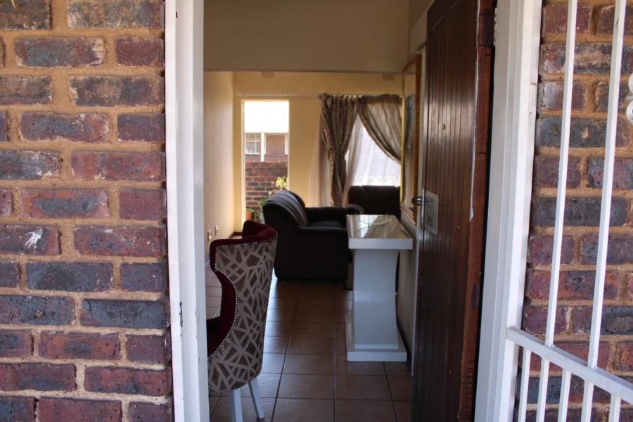 To Let 3 Bedroom Property for Rent in Horison View Gauteng