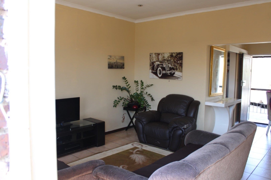 To Let 3 Bedroom Property for Rent in Horison View Gauteng